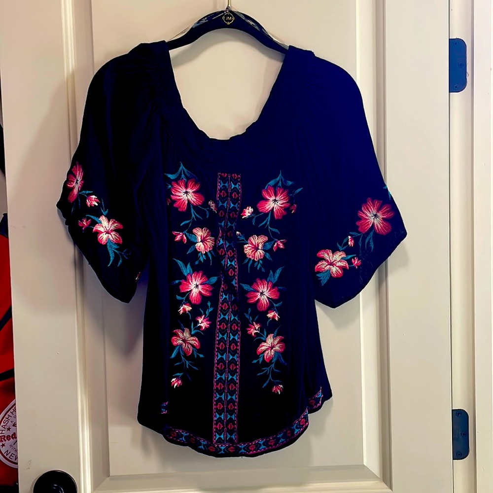 Black embroidered top - Size Medium by Umgee